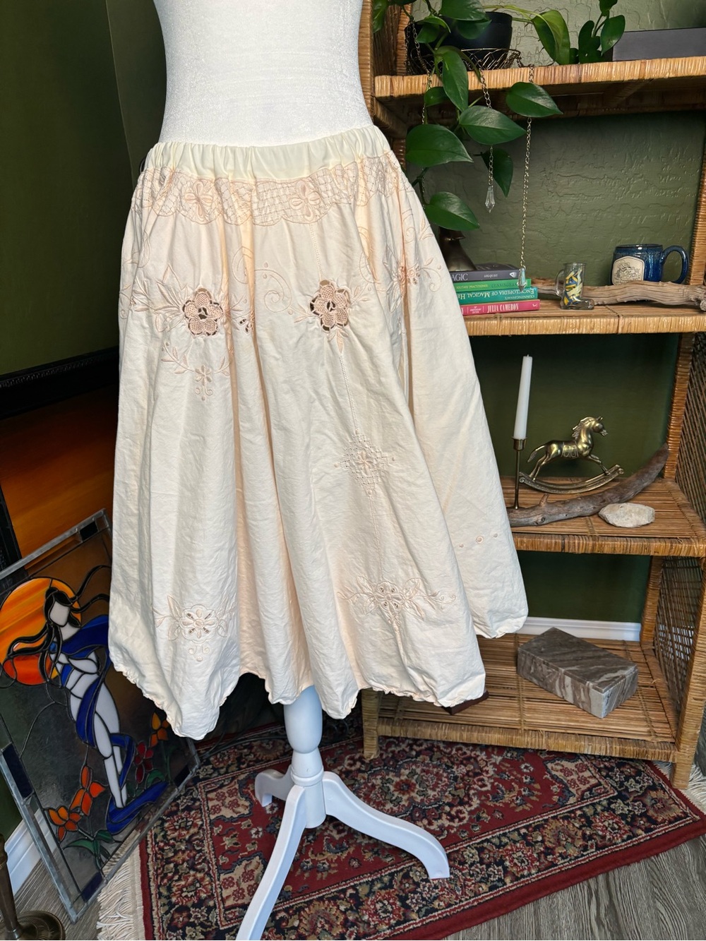 Handmade Vintage Tablecloth Women's Cream Floral Embroidered Midi Circle Skirt - Picture 4 of 5